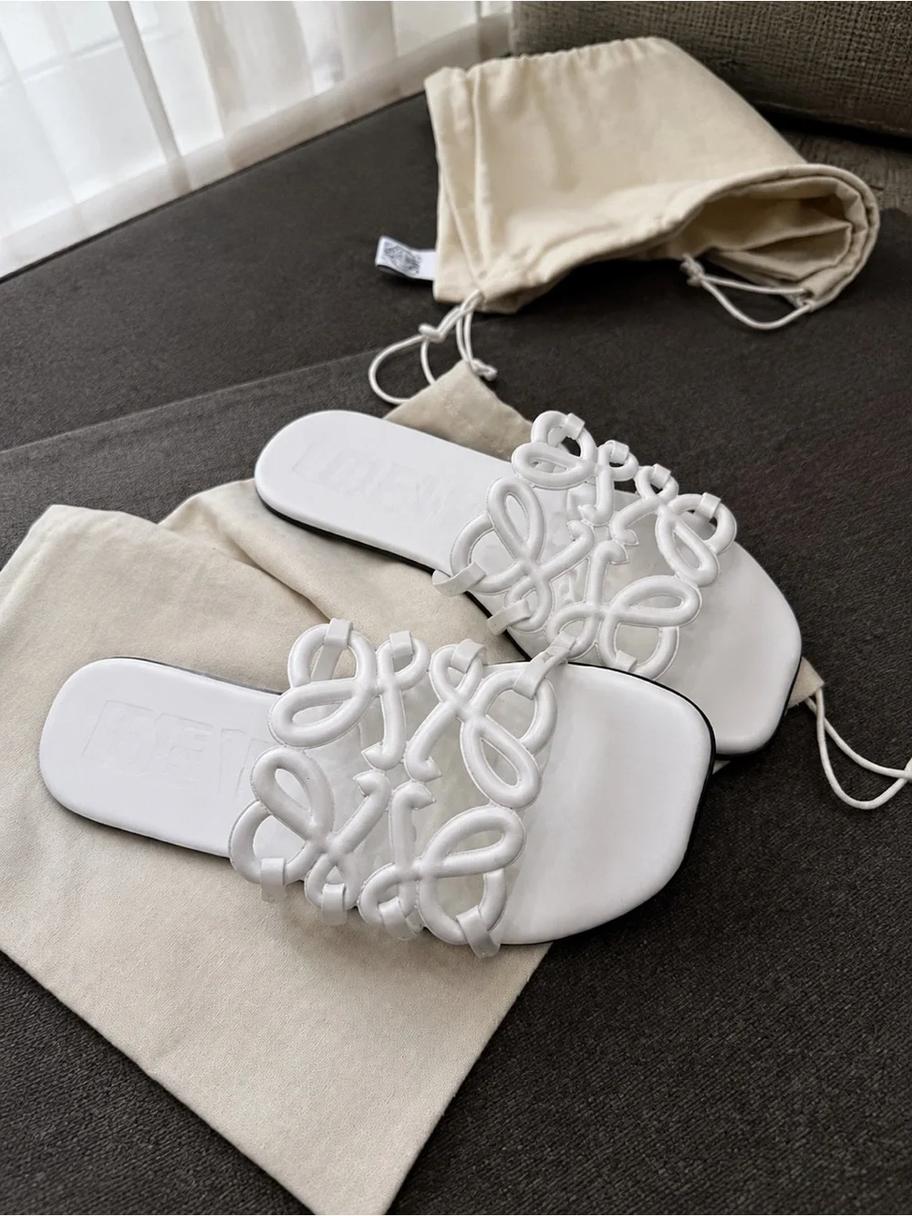White Women’s Slide Sandals with Decorative Knot Straps